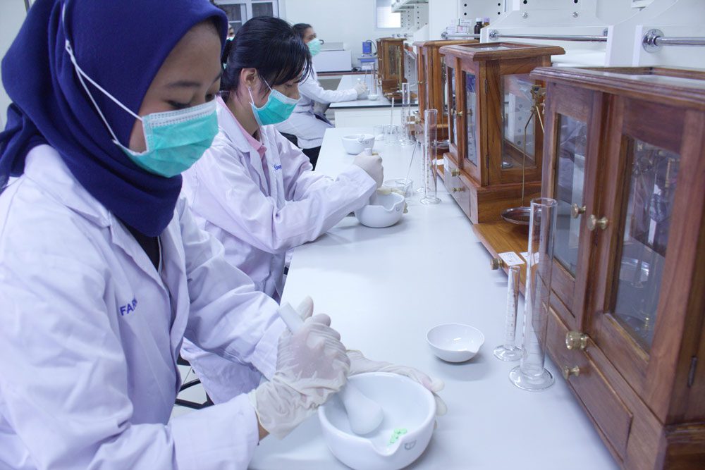 Kelas Karyawan S1 Farmasi